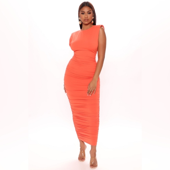 Fashion Nova Dresses & Skirts - NWT New Fashion Nova bodycon midi dress ruched sleeveless shoulder pads stretc